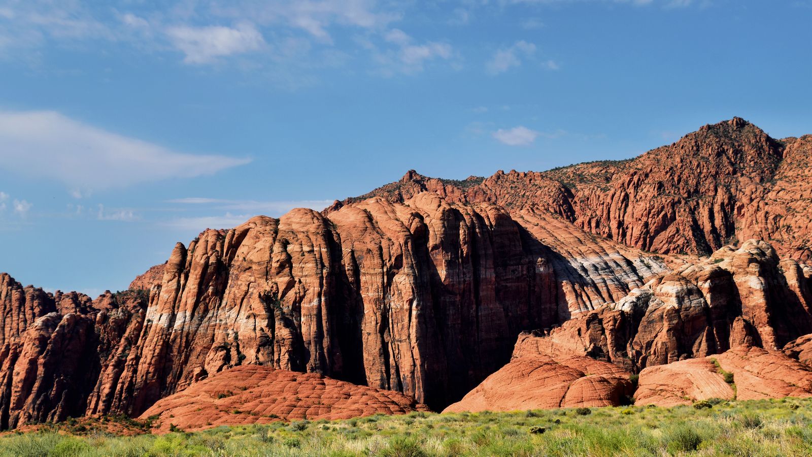 Red and white sandstone at Snow Canyon State Park north of St. George